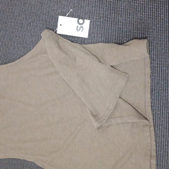 XL tank tops w/ small side splits. Gray & Green sleeveless tops. NWT - Picture 13 of 15